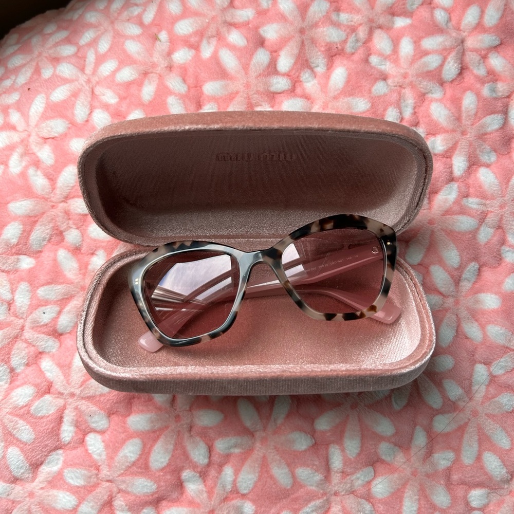 Miu Miu SMU 05U Sunglasses with velvet pink case